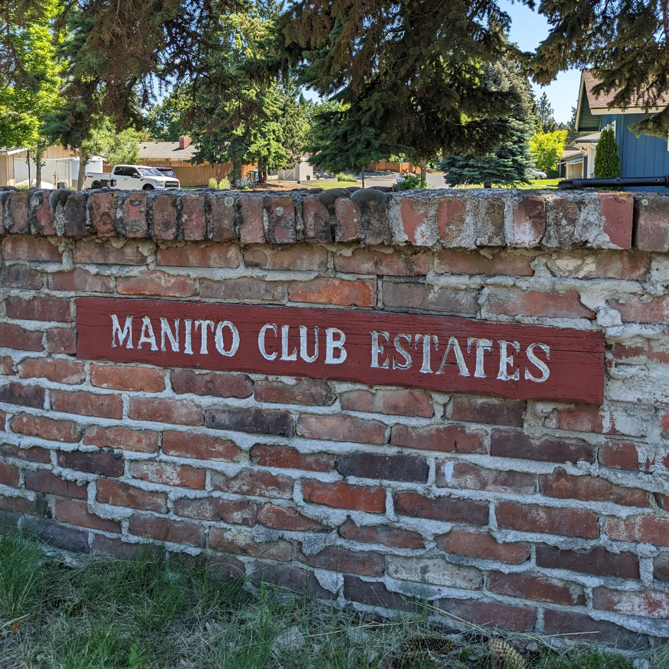 Manito Golf Club Neighborhood Real Estate